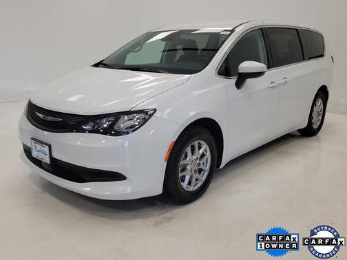 Bright White Clearcoat 2023 Chrysler Voyager LX