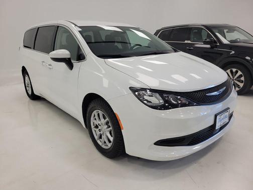 Bright White Clearcoat 2023 Chrysler Voyager LX