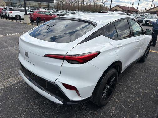 Summit White 2025 Buick Envista Sport Touring FWD