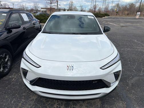 Summit White 2025 Buick Envista Sport Touring FWD