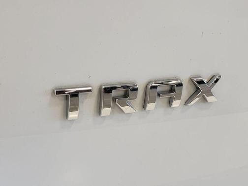 Summit White 2020 Chevrolet Trax LS