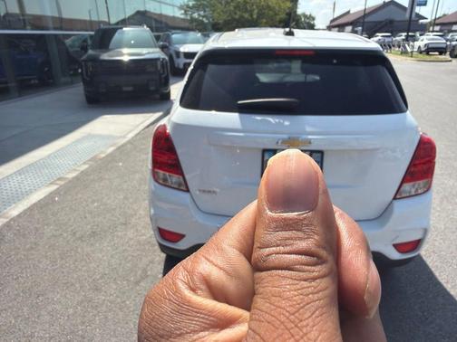 Summit White 2020 Chevrolet Trax LS