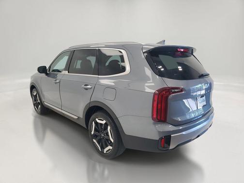 Everlasting Silver 2025 Kia Telluride S