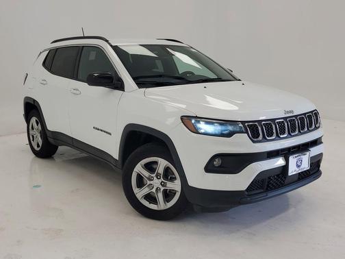 Bright White Clearcoat 2023 Jeep Compass Latitude