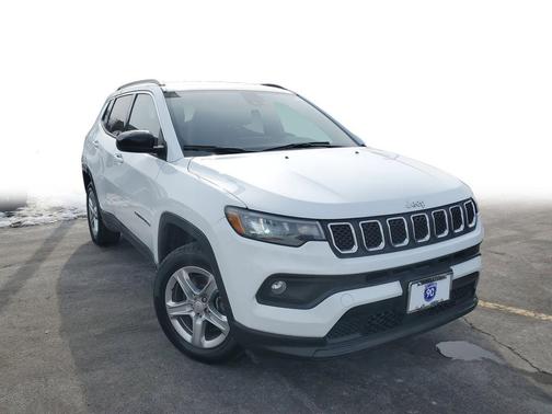 Bright White Clearcoat 2023 Jeep Compass Latitude