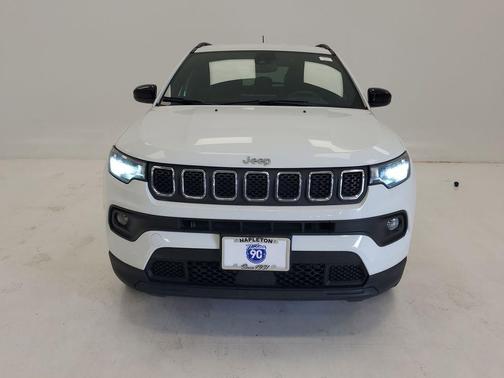 Bright White Clearcoat 2023 Jeep Compass Latitude