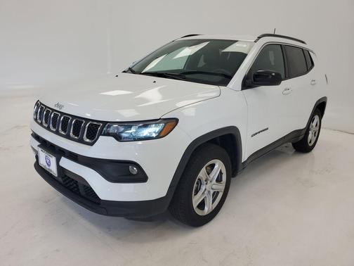 Bright White Clearcoat 2023 Jeep Compass Latitude