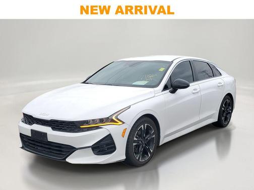 Glacial White Pearl 2022 Kia K5 GT-Line