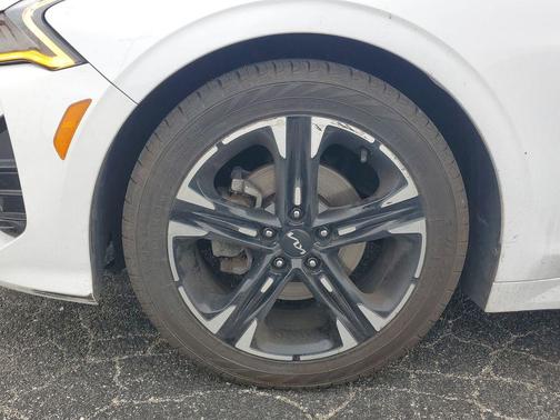 Glacial White Pearl 2022 Kia K5 GT-Line