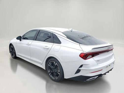 Glacial White Pearl 2022 Kia K5 GT-Line