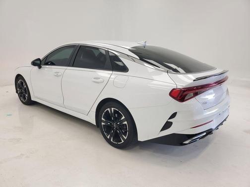 Glacial White Pearl 2022 Kia K5 GT-Line
