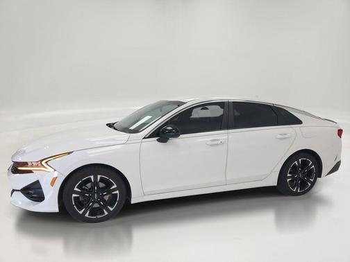 Glacial White Pearl 2022 Kia K5 GT-Line