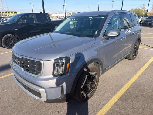 Everlasting Silver 2025 Kia Telluride S