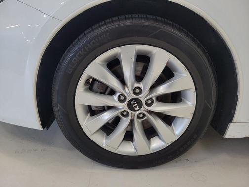 Snow White Pearl 2017 Kia Optima EX