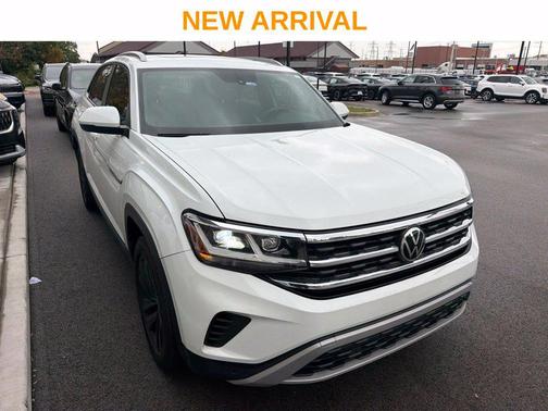 Pure White 2022 Volkswagen Atlas Cross Sport 3.6L V6 SE w/Technology
