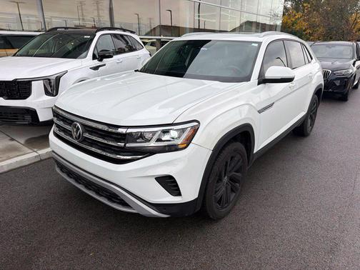 Pure White 2022 Volkswagen Atlas Cross Sport 3.6L V6 SE w/Technology