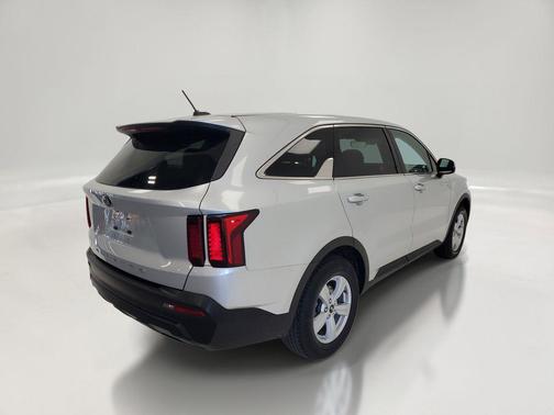 Sparkling Silver 2021 Kia Sorento LX
