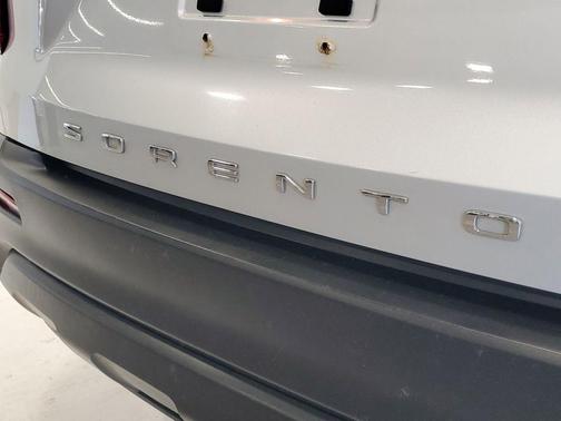 Sparkling Silver 2021 Kia Sorento LX