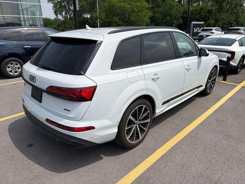 Glacier White Metallic 2023 Audi Q7 55 Prestige