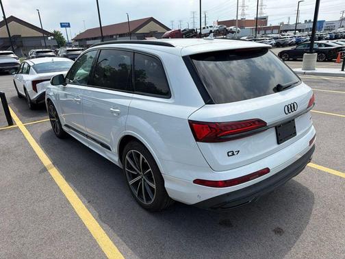 Glacier White Metallic 2023 Audi Q7 55 Prestige