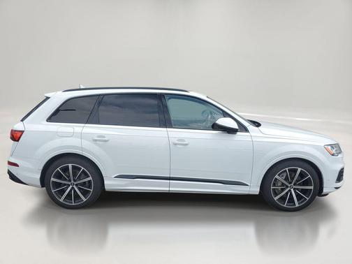 Glacier White Metallic 2023 Audi Q7 55 Prestige