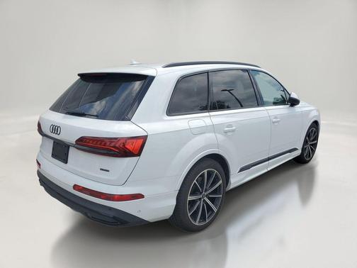 Glacier White Metallic 2023 Audi Q7 55 Prestige