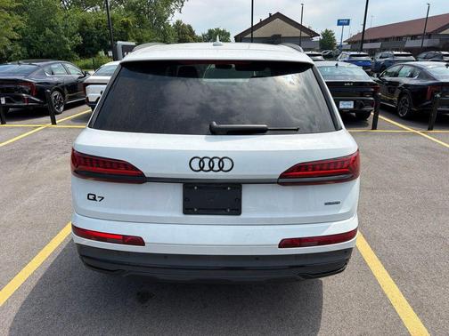 Glacier White Metallic 2023 Audi Q7 55 Prestige