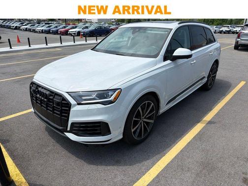 Glacier White Metallic 2023 Audi Q7 55 Prestige