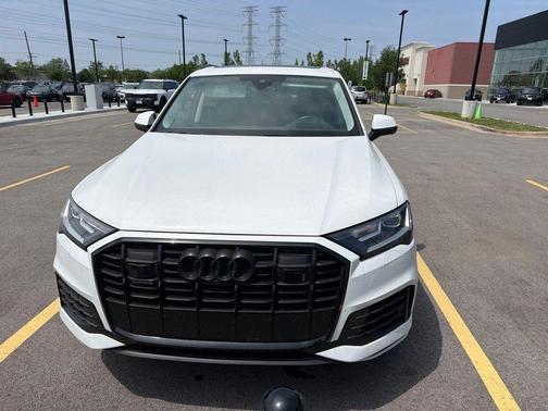 Glacier White Metallic 2023 Audi Q7 55 Prestige