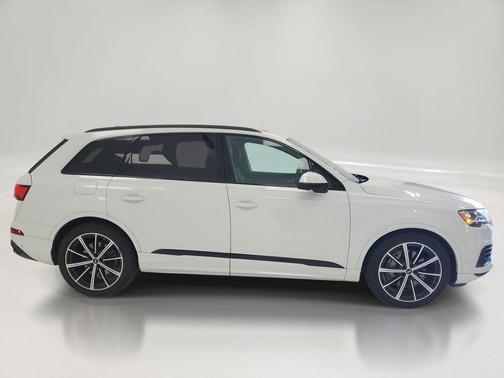 Glacier White Metallic 2023 Audi Q7 55 Prestige