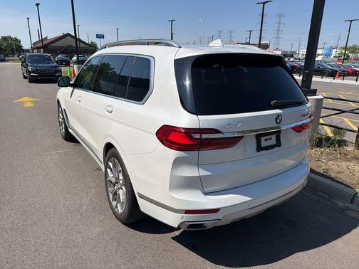 Mineral White Metallic 2020 BMW X7 xDrive40i