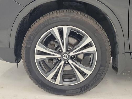 Magnetic Black 2017 Nissan Rogue SL