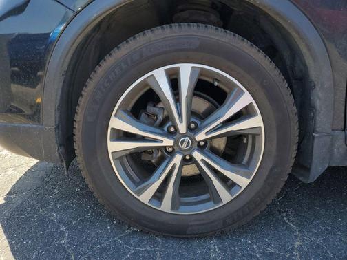 Magnetic Black 2017 Nissan Rogue SL