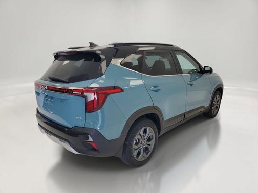 Pluton Blue/Black Roof 2024 Kia Seltos S