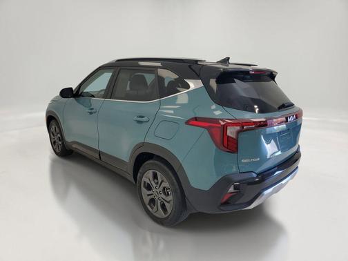 Pluton Blue/Black Roof 2024 Kia Seltos S