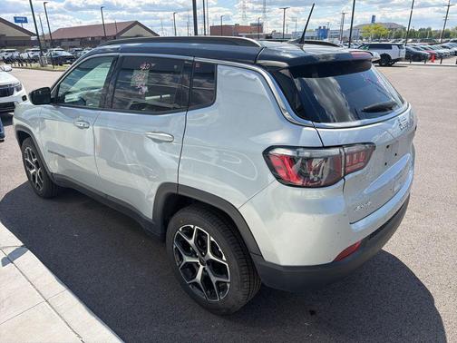 Silver Zynith Metallic Clearcoat 2025 Jeep Compass Limited