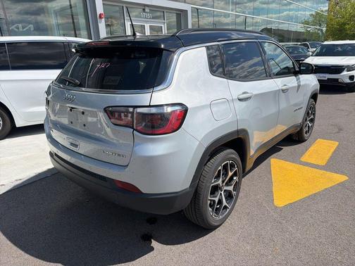 Silver Zynith Metallic Clearcoat 2025 Jeep Compass Limited