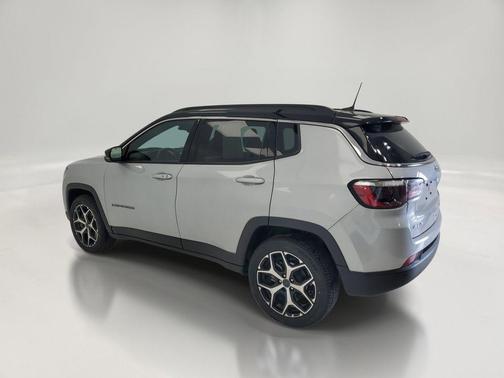 Silver Zynith Metallic Clearcoat 2025 Jeep Compass Limited