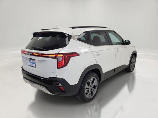 Snow White Pearl 2024 Kia Seltos S
