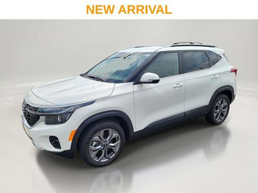 Snow White Pearl 2024 Kia Seltos S