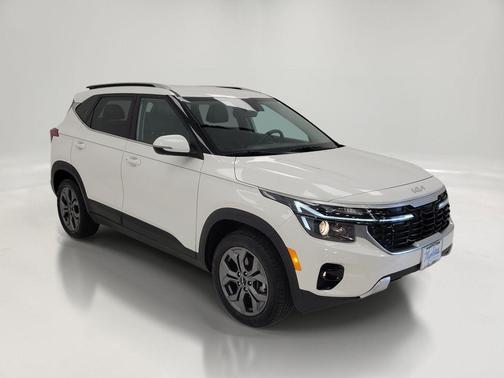 Snow White Pearl 2024 Kia Seltos S