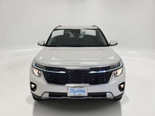 Snow White Pearl 2024 Kia Seltos S