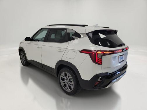 Snow White Pearl 2024 Kia Seltos S