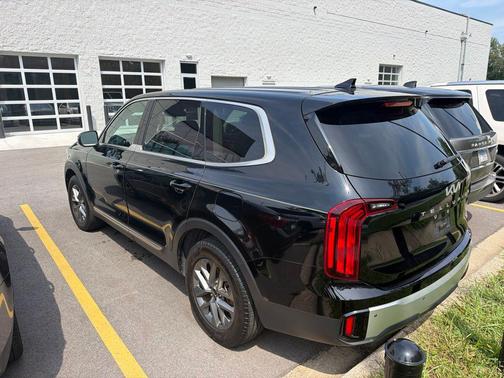 Ebony Black 2024 Kia Telluride LX