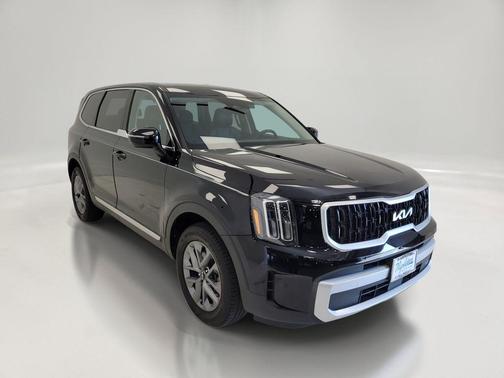 Ebony Black 2024 Kia Telluride LX