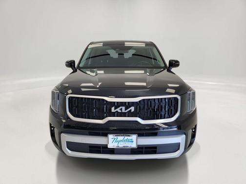 Ebony Black 2024 Kia Telluride LX