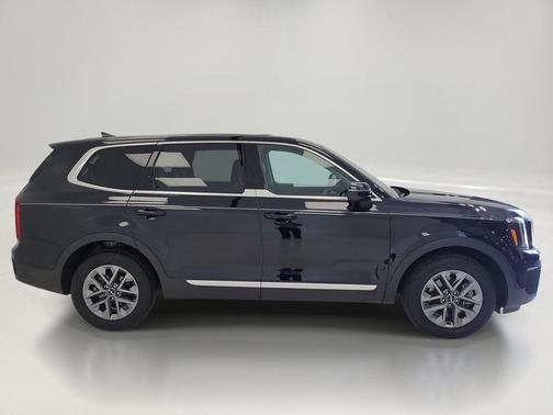Ebony Black 2024 Kia Telluride LX