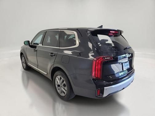 Ebony Black 2024 Kia Telluride LX
