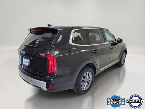 Ebony Black 2024 Kia Telluride LX