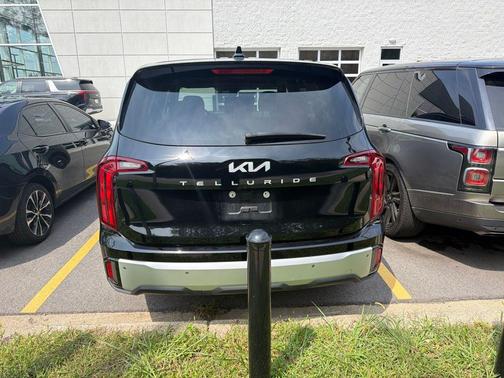 Ebony Black 2024 Kia Telluride LX
